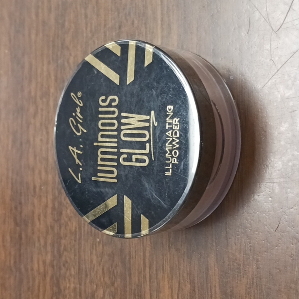 ILLUMINATING POWDER